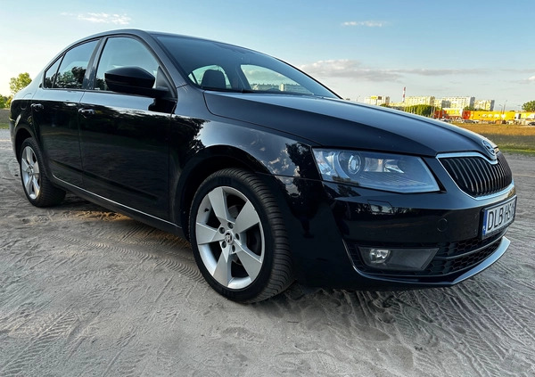 Skoda Octavia cena 35499 przebieg: 307000, rok produkcji 2014 z Toruń małe 742